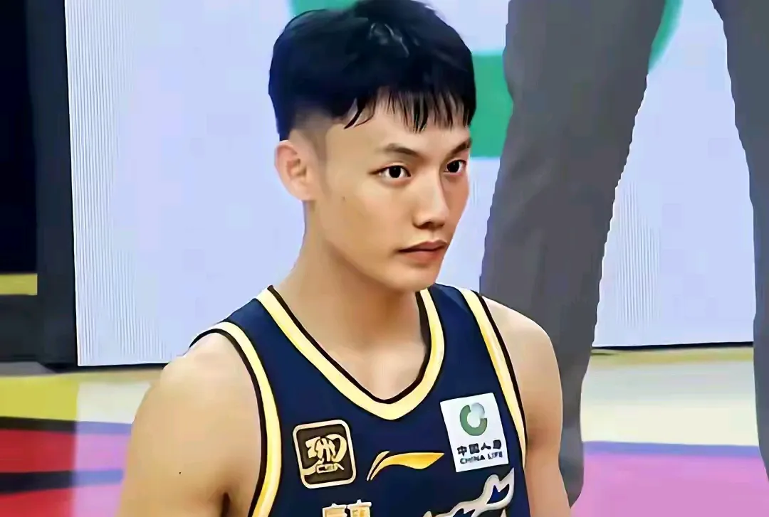 开云体育入口包含广东宏远迎CBA季后赛关键赛，窗口期更衣室发声，管理层满意，训练强度明显提升的词条